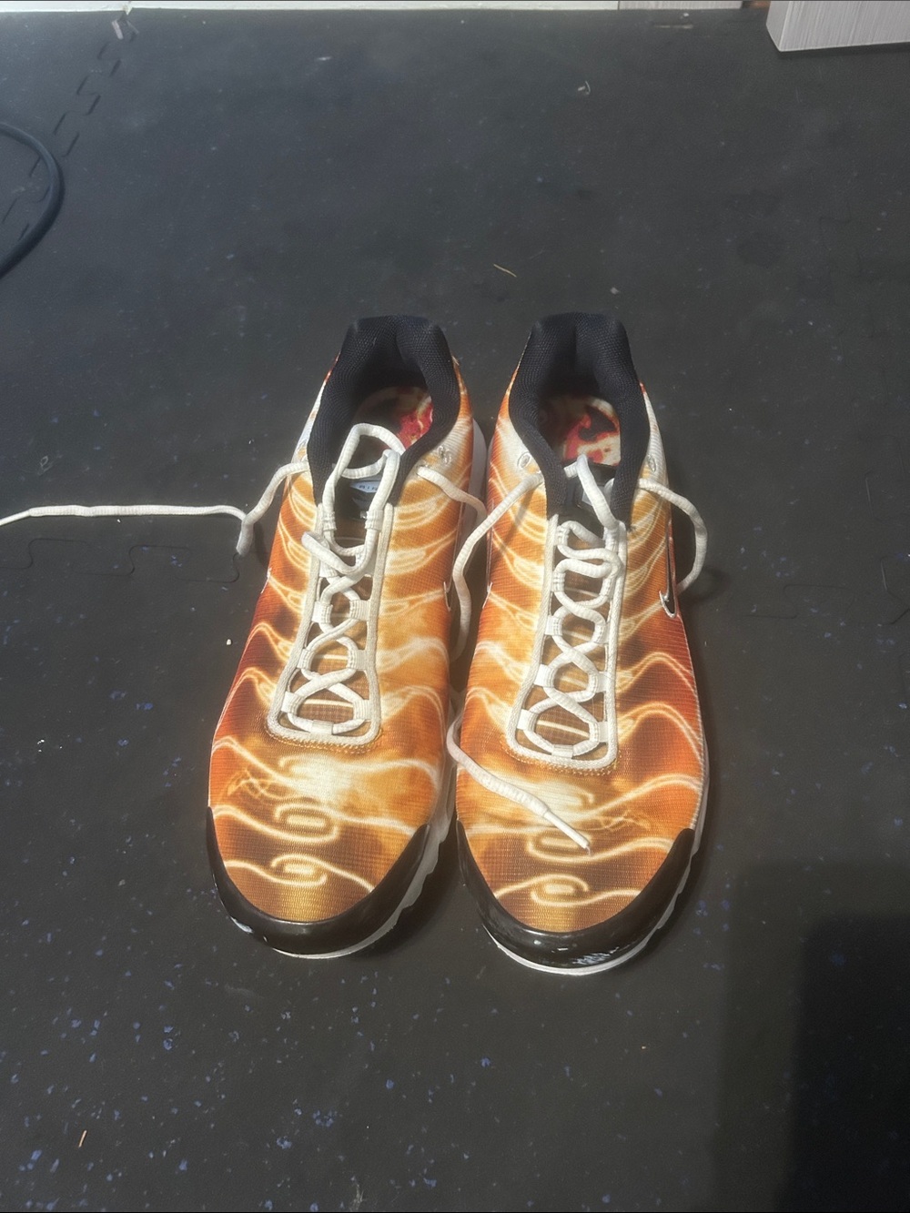 Nike Men's Orange Wave-Pattern Athletic Shoes with Black Collar